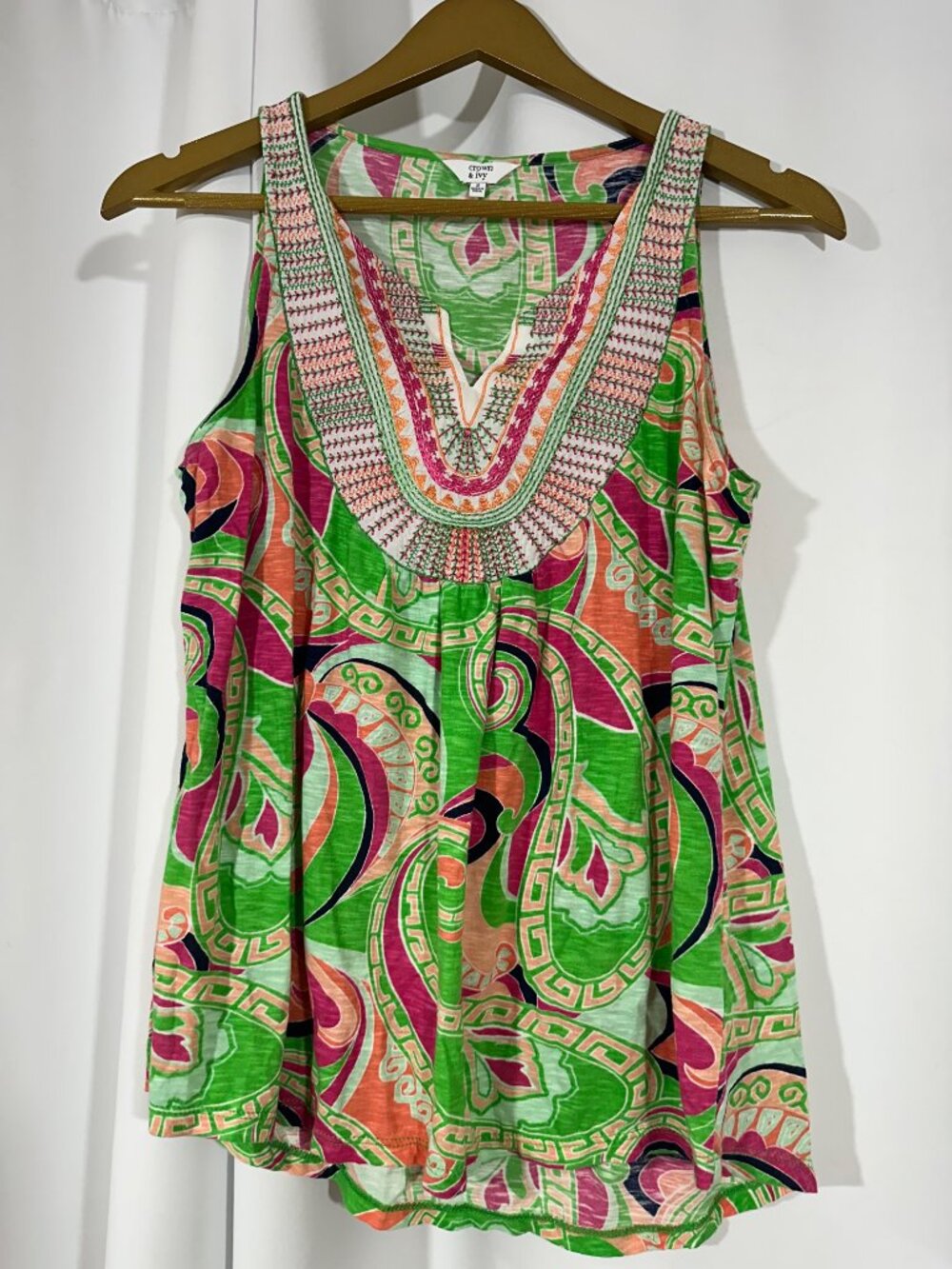 Crown & Ivy Small Green Pink Paisley Sleeveless Embroidered Tank Top 100% Cotton